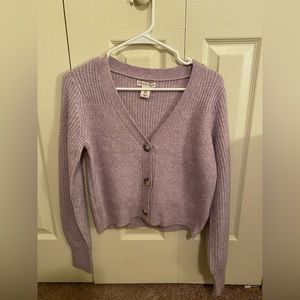 new purple sweater never worn!💜